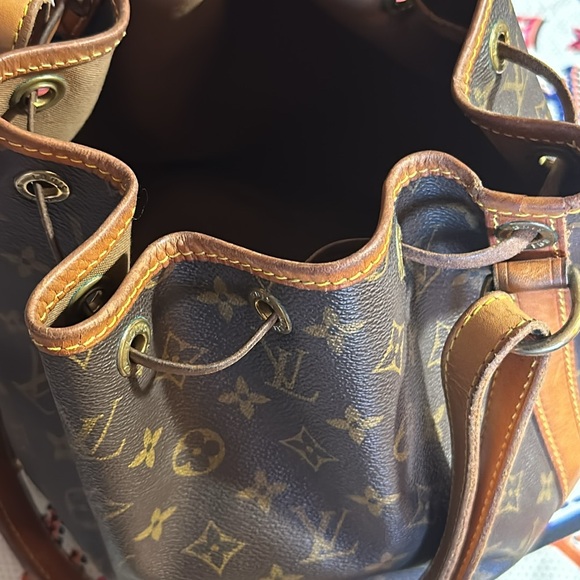 Louis Vuitton Petit Noé Monogram - Picture 14 of 17